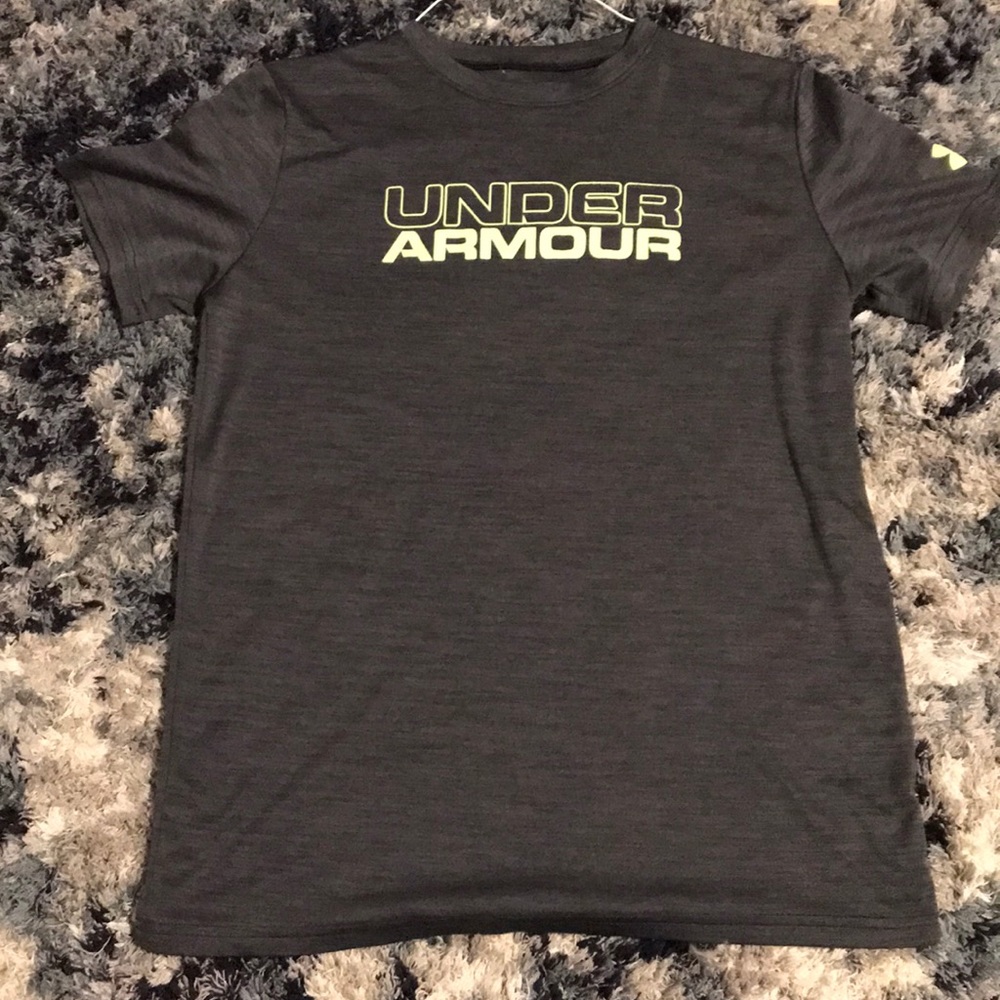 Under armor tee shirt